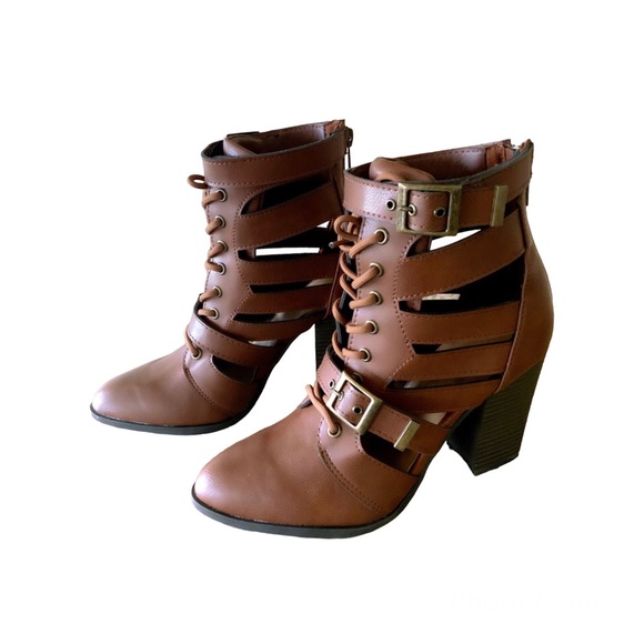 Cut-Out Lace Up Heeled Ankle Booties - Picture 9 of 12